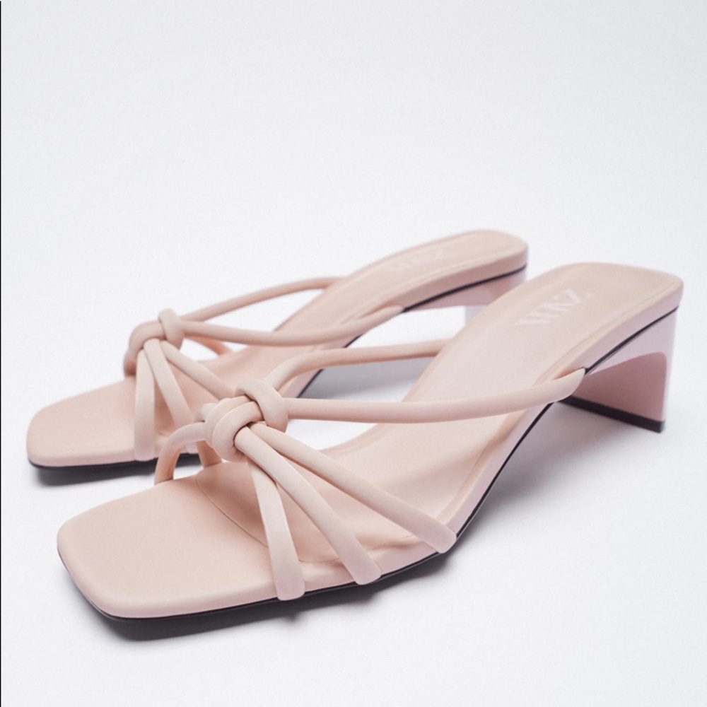 ✅🌹Zara Heeled Sandals with knot details.